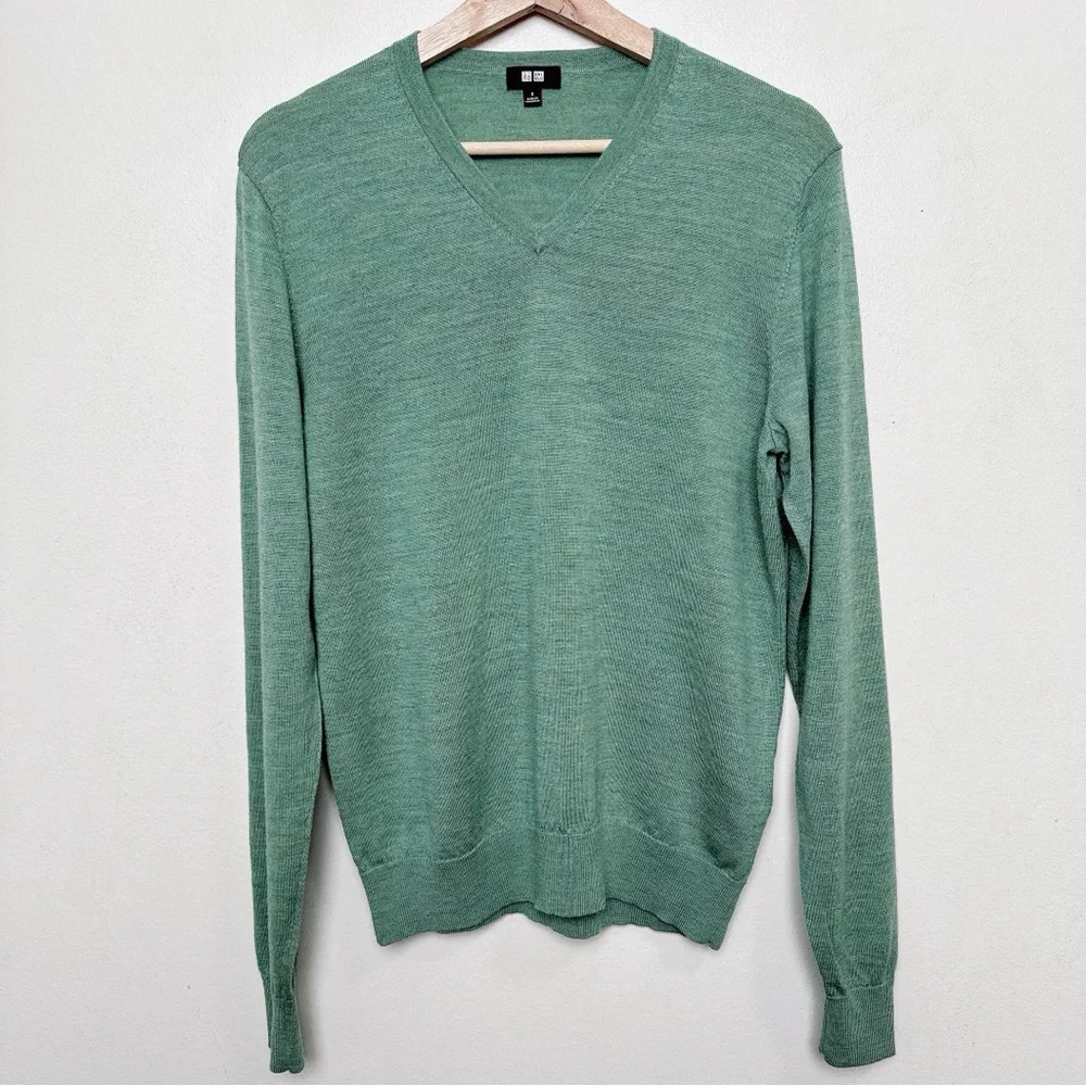 Uniqlo Mens Small Wool Vneck Green Sweater